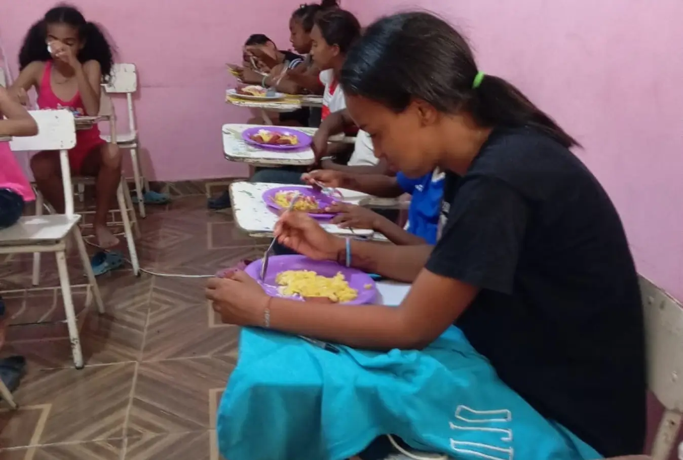 girl-in-classroom